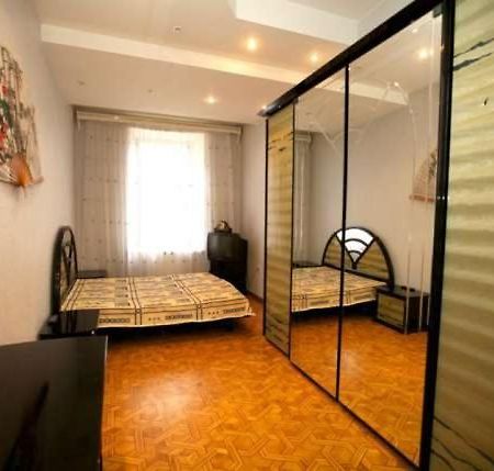 Flat in the city center Apartamento Odesa Exterior foto