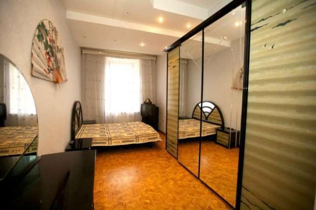 Flat in the city center Apartamento Odesa Exterior foto