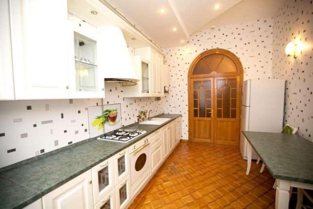 Flat in the city center Apartamento Odesa Exterior foto