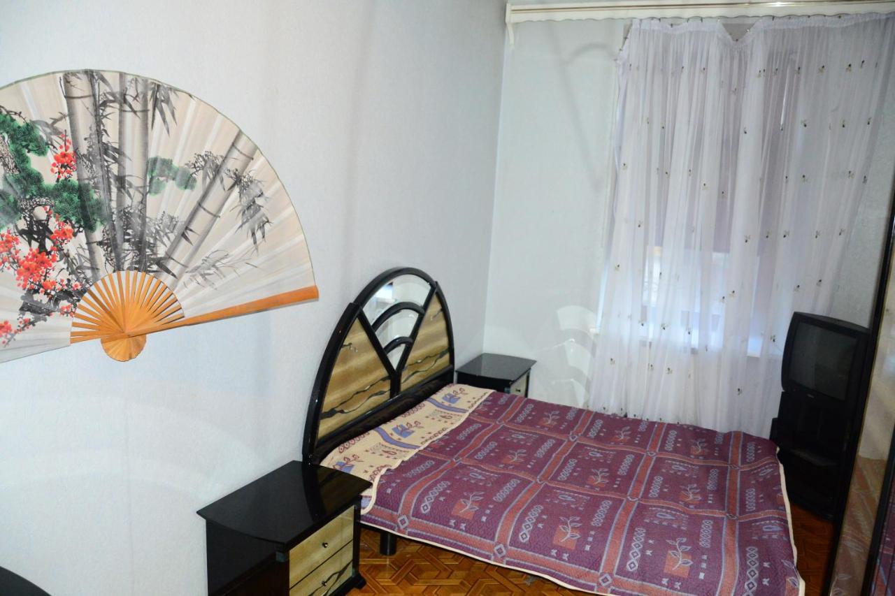 Flat in the city center Apartamento Odesa Exterior foto